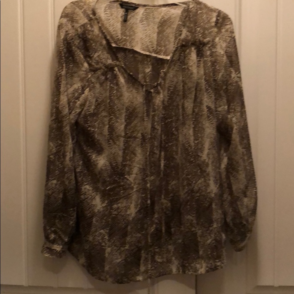 Brown/cream blouse strings in front